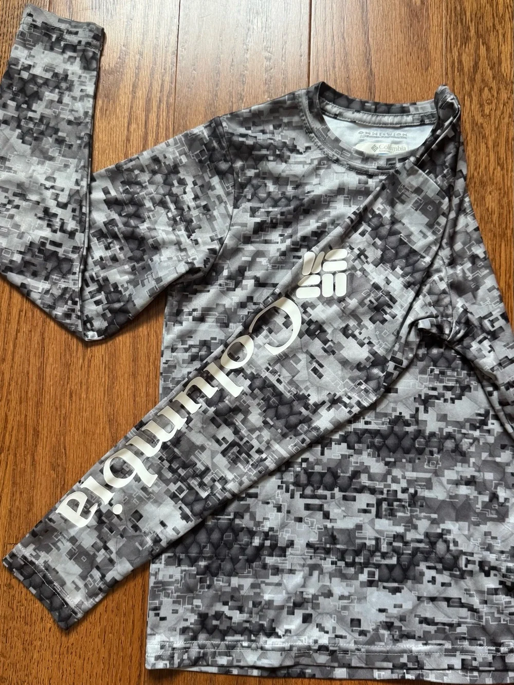 Columbia Omni-Wick Youth Small (8) Digital Camo Long Sleeve Shirt